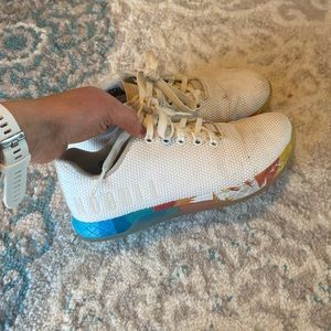 No bull trainers. White. Comes with extra laces. Size 7.